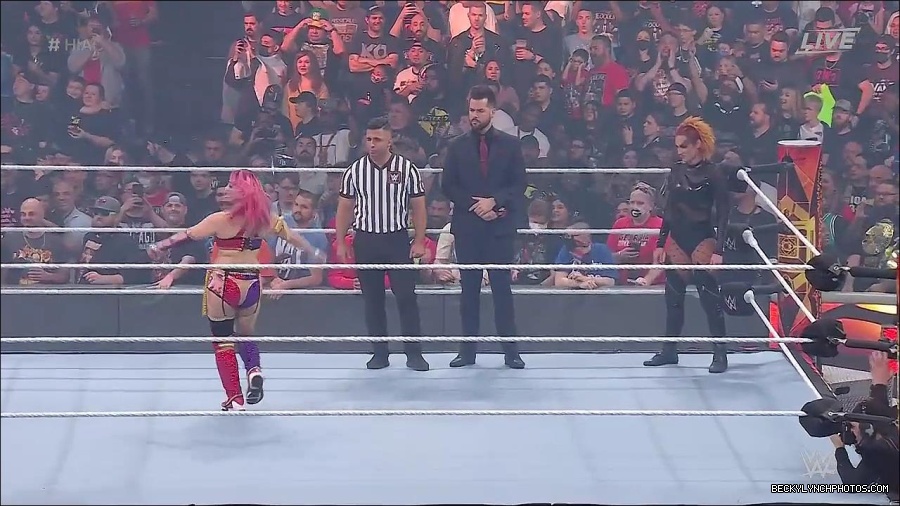 WWE_Hell_In_A_Cell_2022_720p_WEB_h264-HEEL_mp4_000698021.jpg
