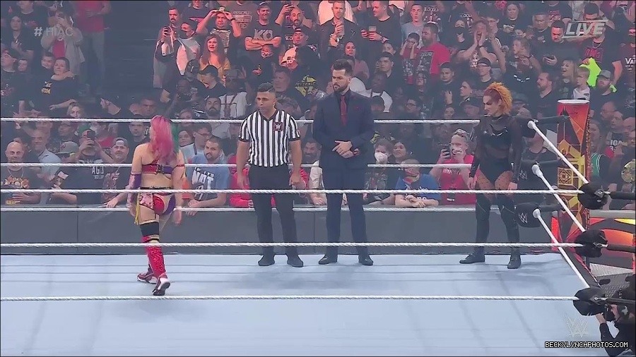 WWE_Hell_In_A_Cell_2022_720p_WEB_h264-HEEL_mp4_000698421.jpg