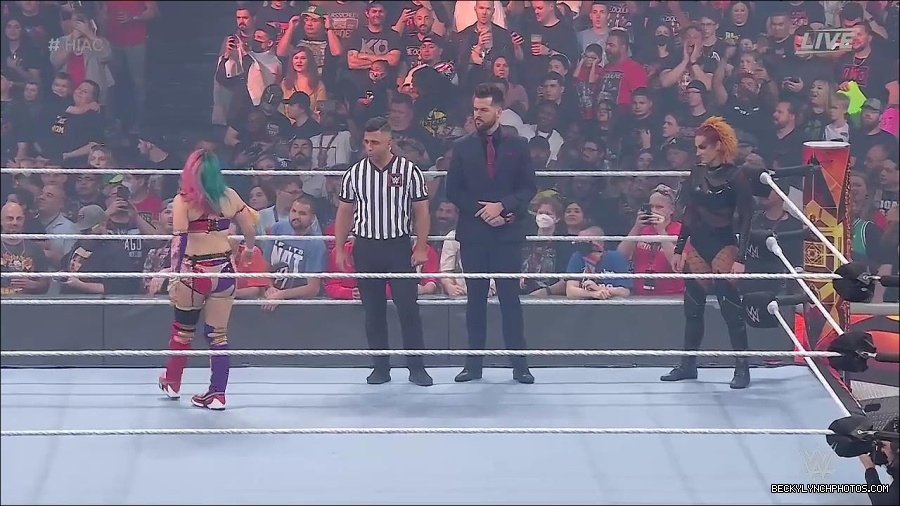 WWE_Hell_In_A_Cell_2022_720p_WEB_h264-HEEL_mp4_000698821.jpg