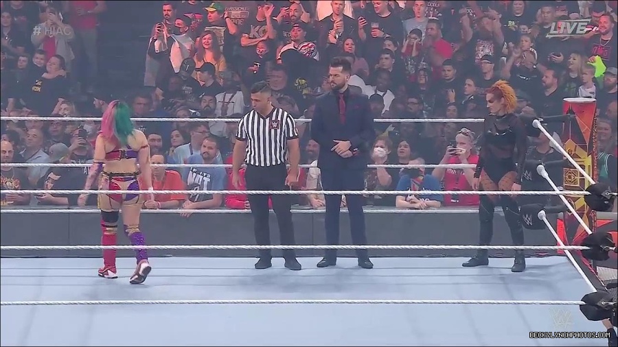 WWE_Hell_In_A_Cell_2022_720p_WEB_h264-HEEL_mp4_000699221.jpg