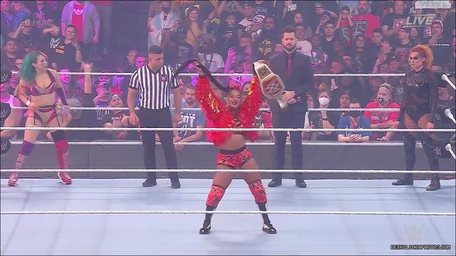WWE_Hell_In_A_Cell_2022_720p_WEB_h264-HEEL_mp4_000757621.jpg