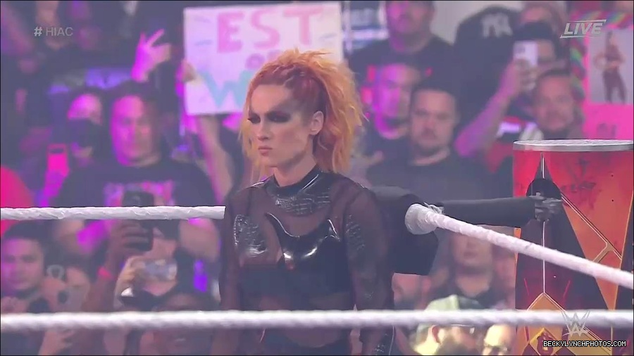 WWE_Hell_In_A_Cell_2022_720p_WEB_h264-HEEL_mp4_000758821.jpg