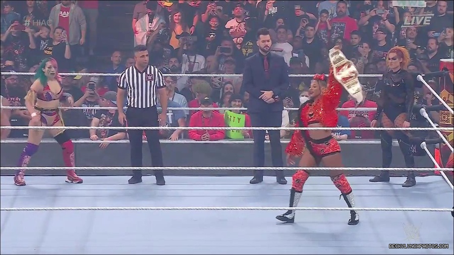 WWE_Hell_In_A_Cell_2022_720p_WEB_h264-HEEL_mp4_000762021.jpg