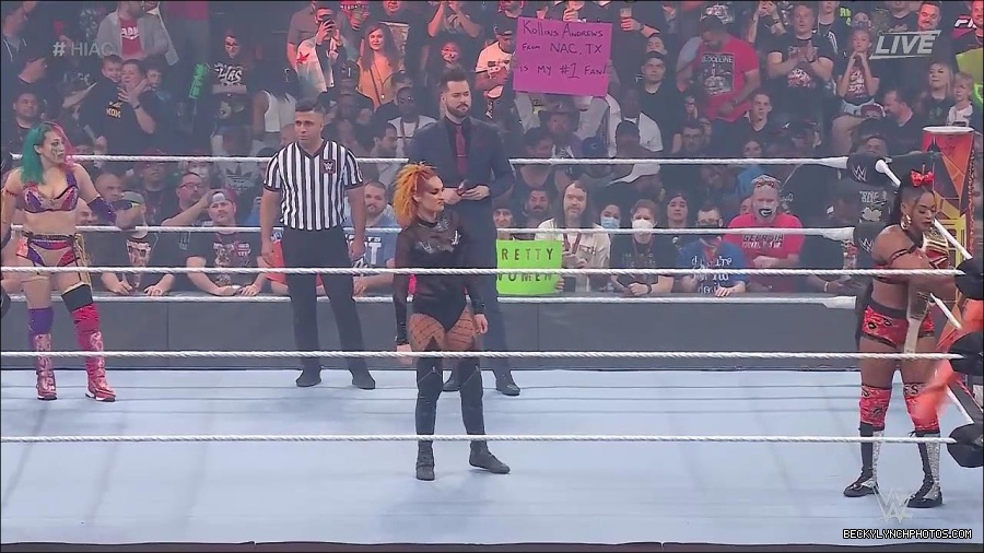 WWE_Hell_In_A_Cell_2022_720p_WEB_h264-HEEL_mp4_000782021.jpg