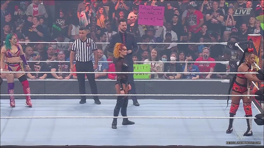 WWE_Hell_In_A_Cell_2022_720p_WEB_h264-HEEL_mp4_000782421.jpg