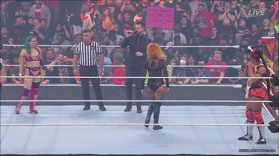 WWE_Hell_In_A_Cell_2022_720p_WEB_h264-HEEL_mp4_000783621.jpg