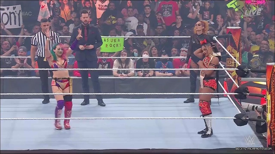 WWE_Hell_In_A_Cell_2022_720p_WEB_h264-HEEL_mp4_000792421.jpg