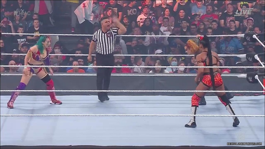 WWE_Hell_In_A_Cell_2022_720p_WEB_h264-HEEL_mp4_000833621.jpg