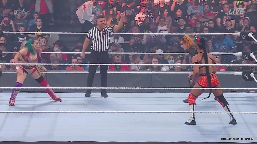 WWE_Hell_In_A_Cell_2022_720p_WEB_h264-HEEL_mp4_000834021.jpg