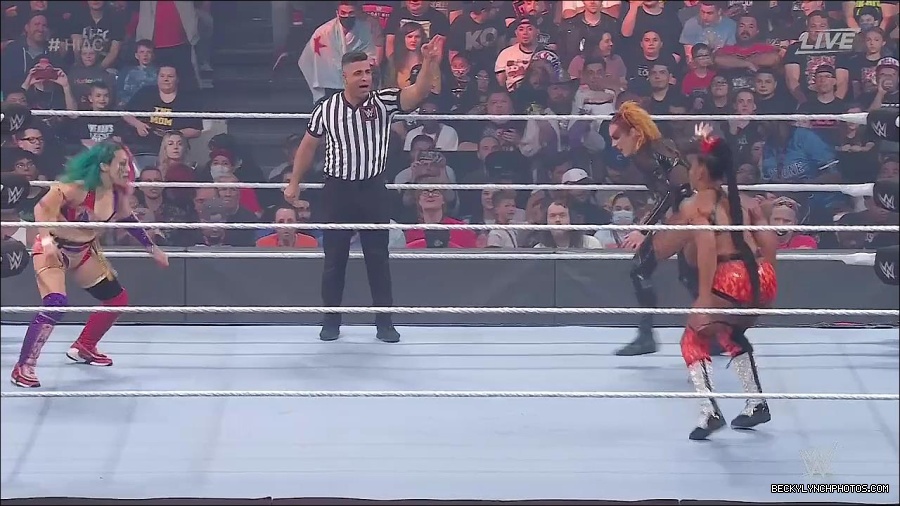 WWE_Hell_In_A_Cell_2022_720p_WEB_h264-HEEL_mp4_000834421.jpg