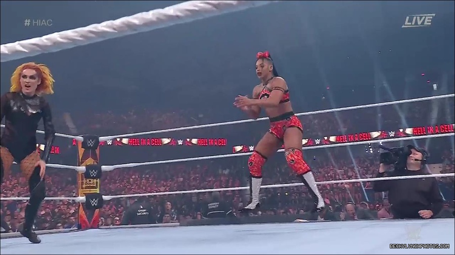 WWE_Hell_In_A_Cell_2022_720p_WEB_h264-HEEL_mp4_000835621.jpg