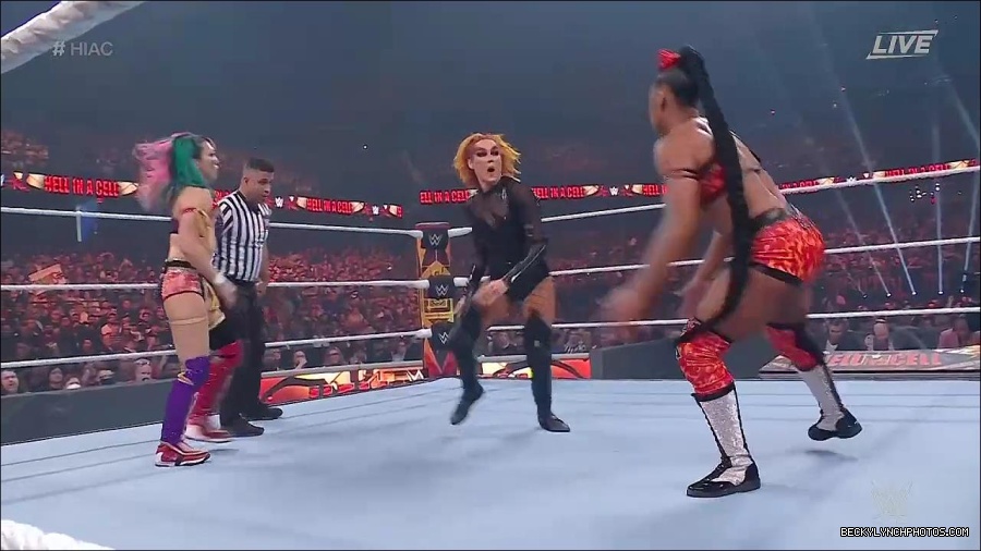 WWE_Hell_In_A_Cell_2022_720p_WEB_h264-HEEL_mp4_000840821.jpg