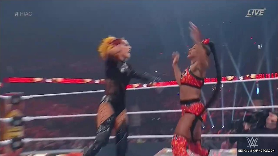 WWE_Hell_In_A_Cell_2022_720p_WEB_h264-HEEL_mp4_000841621.jpg
