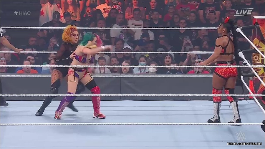 WWE_Hell_In_A_Cell_2022_720p_WEB_h264-HEEL_mp4_000850421.jpg
