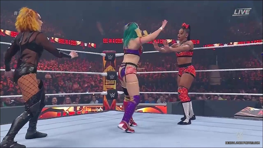 WWE_Hell_In_A_Cell_2022_720p_WEB_h264-HEEL_mp4_000851621.jpg