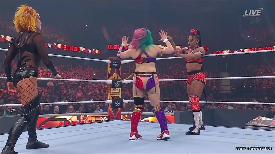 WWE_Hell_In_A_Cell_2022_720p_WEB_h264-HEEL_mp4_000852421.jpg