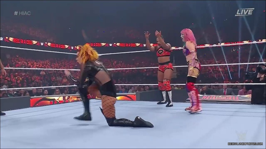 WWE_Hell_In_A_Cell_2022_720p_WEB_h264-HEEL_mp4_000856021.jpg