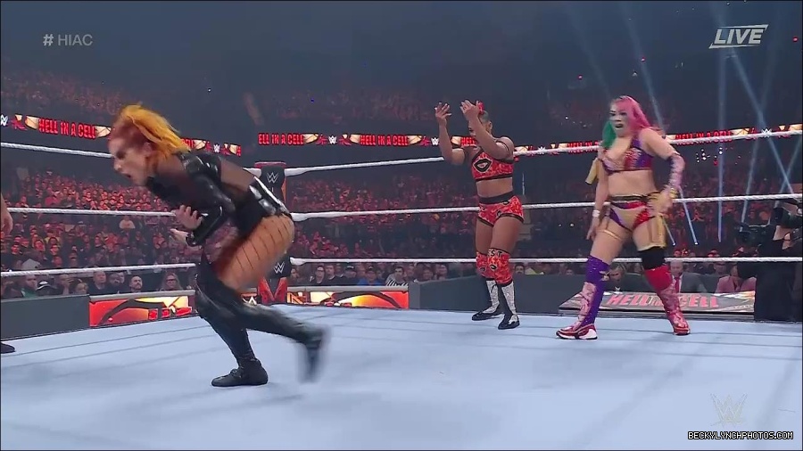 WWE_Hell_In_A_Cell_2022_720p_WEB_h264-HEEL_mp4_000856421.jpg