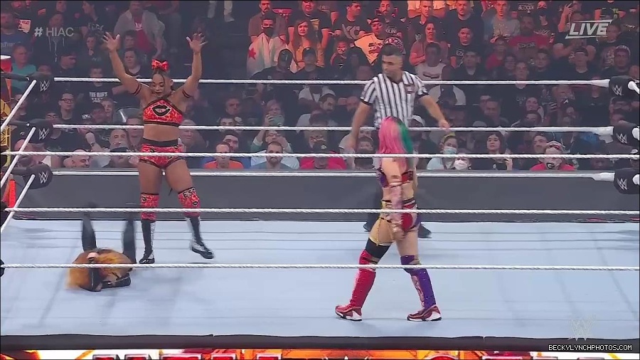 WWE_Hell_In_A_Cell_2022_720p_WEB_h264-HEEL_mp4_000860421.jpg