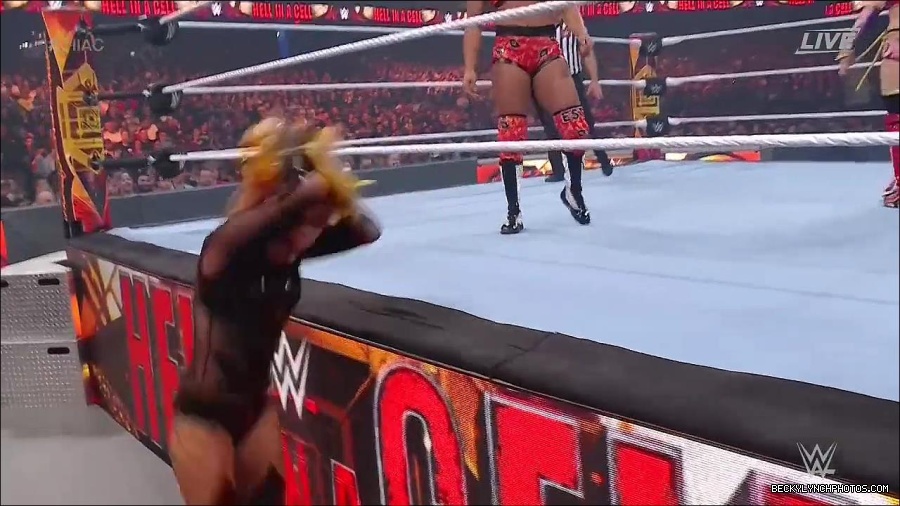 WWE_Hell_In_A_Cell_2022_720p_WEB_h264-HEEL_mp4_000862021.jpg