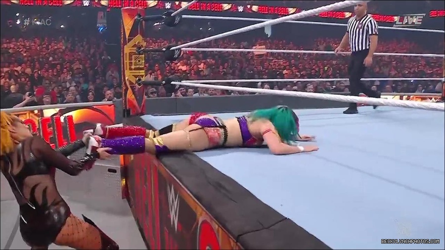 WWE_Hell_In_A_Cell_2022_720p_WEB_h264-HEEL_mp4_000916787.jpg