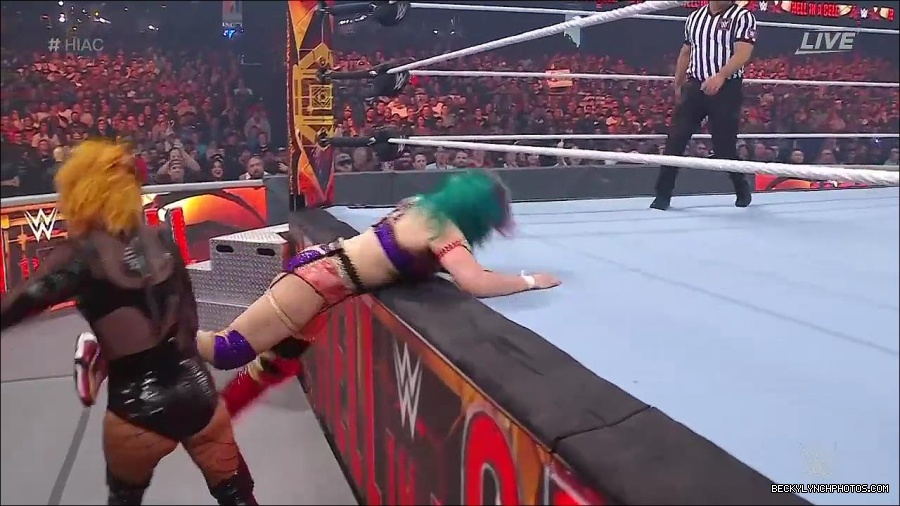 WWE_Hell_In_A_Cell_2022_720p_WEB_h264-HEEL_mp4_000917187.jpg