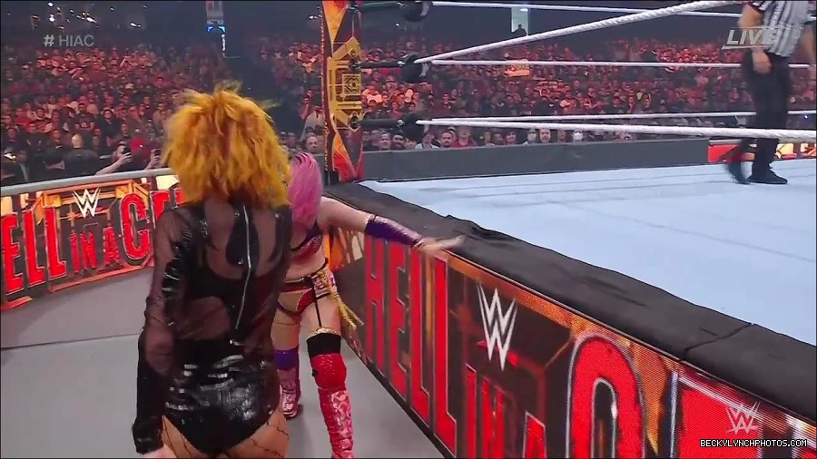 WWE_Hell_In_A_Cell_2022_720p_WEB_h264-HEEL_mp4_000917987.jpg