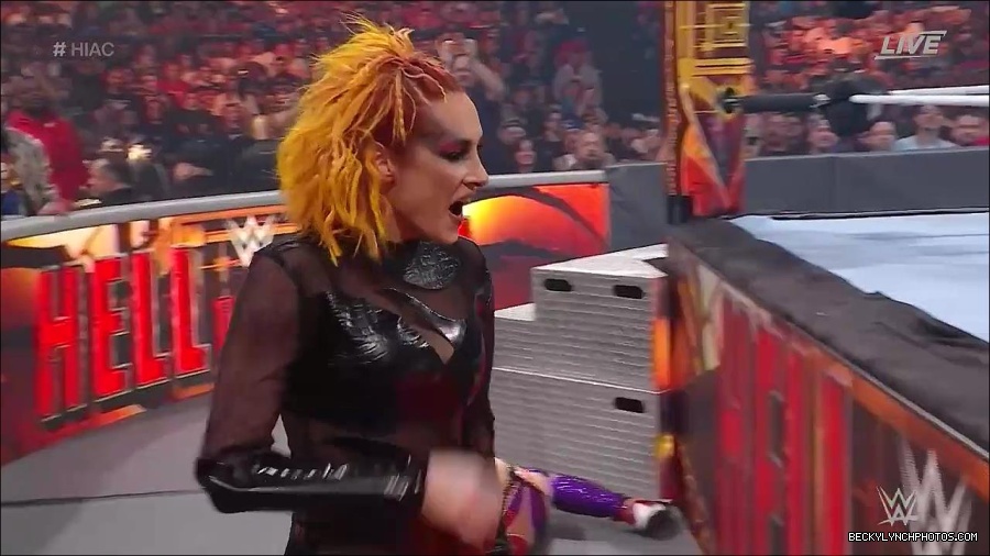 WWE_Hell_In_A_Cell_2022_720p_WEB_h264-HEEL_mp4_000921187.jpg