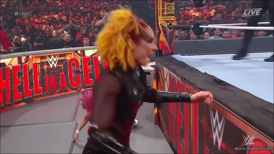 WWE_Hell_In_A_Cell_2022_720p_WEB_h264-HEEL_mp4_000921587.jpg