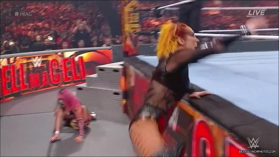 WWE_Hell_In_A_Cell_2022_720p_WEB_h264-HEEL_mp4_000921987.jpg