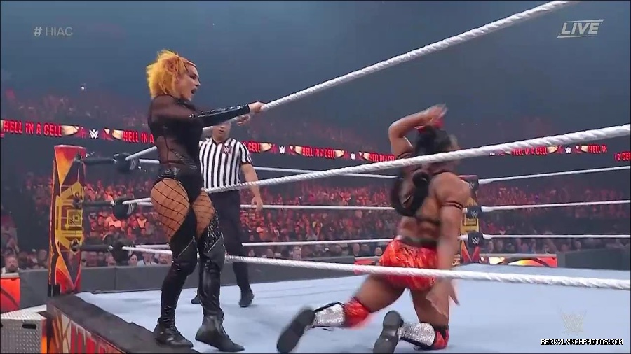WWE_Hell_In_A_Cell_2022_720p_WEB_h264-HEEL_mp4_000926787.jpg