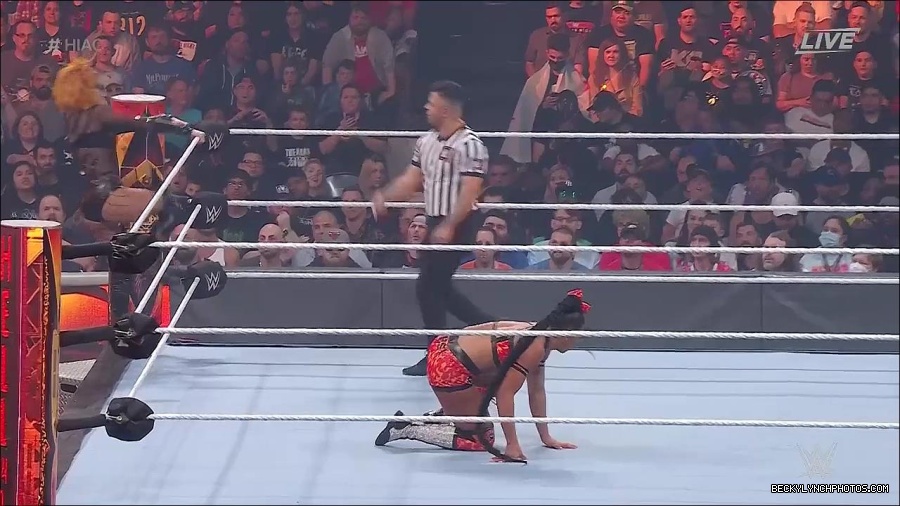 WWE_Hell_In_A_Cell_2022_720p_WEB_h264-HEEL_mp4_000928387.jpg