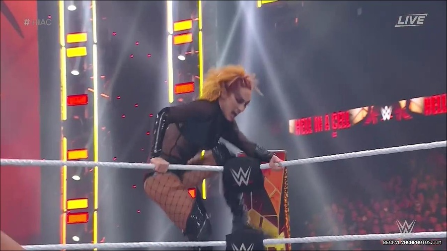 WWE_Hell_In_A_Cell_2022_720p_WEB_h264-HEEL_mp4_000929187.jpg