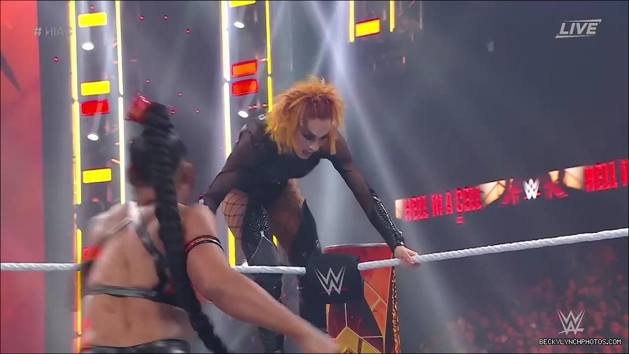 WWE_Hell_In_A_Cell_2022_720p_WEB_h264-HEEL_mp4_000929987.jpg