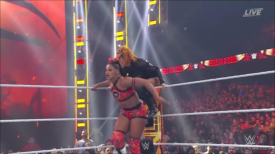 WWE_Hell_In_A_Cell_2022_720p_WEB_h264-HEEL_mp4_000931587.jpg