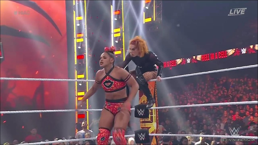 WWE_Hell_In_A_Cell_2022_720p_WEB_h264-HEEL_mp4_000931987.jpg