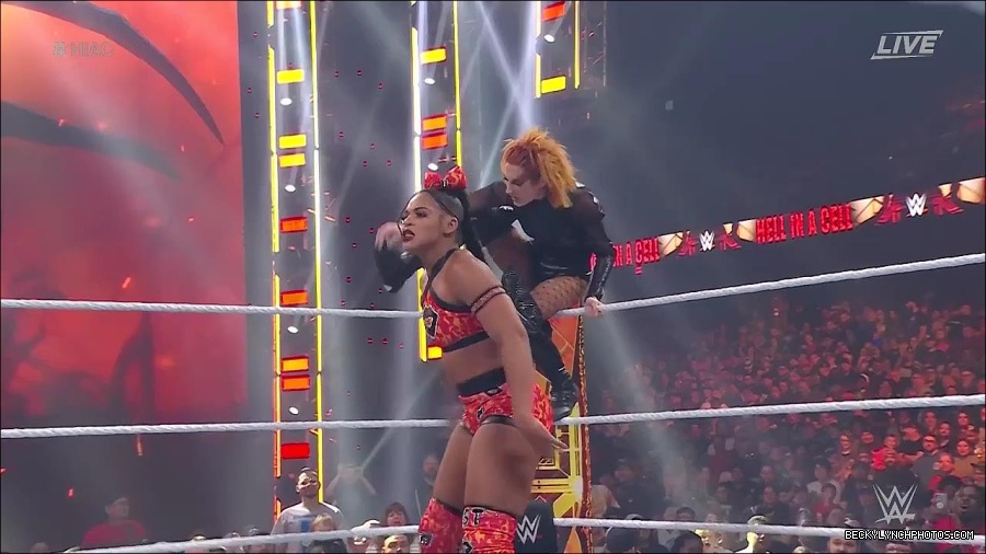WWE_Hell_In_A_Cell_2022_720p_WEB_h264-HEEL_mp4_000932387.jpg