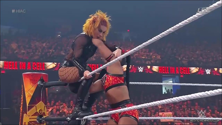 WWE_Hell_In_A_Cell_2022_720p_WEB_h264-HEEL_mp4_000933987.jpg
