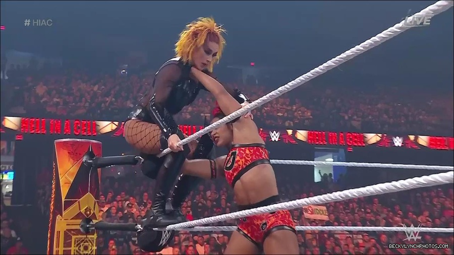 WWE_Hell_In_A_Cell_2022_720p_WEB_h264-HEEL_mp4_000934387.jpg