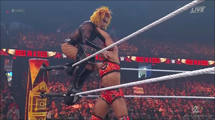 WWE_Hell_In_A_Cell_2022_720p_WEB_h264-HEEL_mp4_000934787.jpg