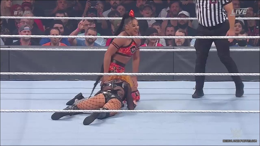 WWE_Hell_In_A_Cell_2022_720p_WEB_h264-HEEL_mp4_000942387.jpg