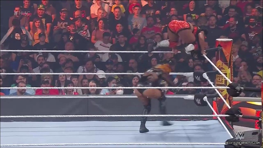 WWE_Hell_In_A_Cell_2022_720p_WEB_h264-HEEL_mp4_000952787.jpg