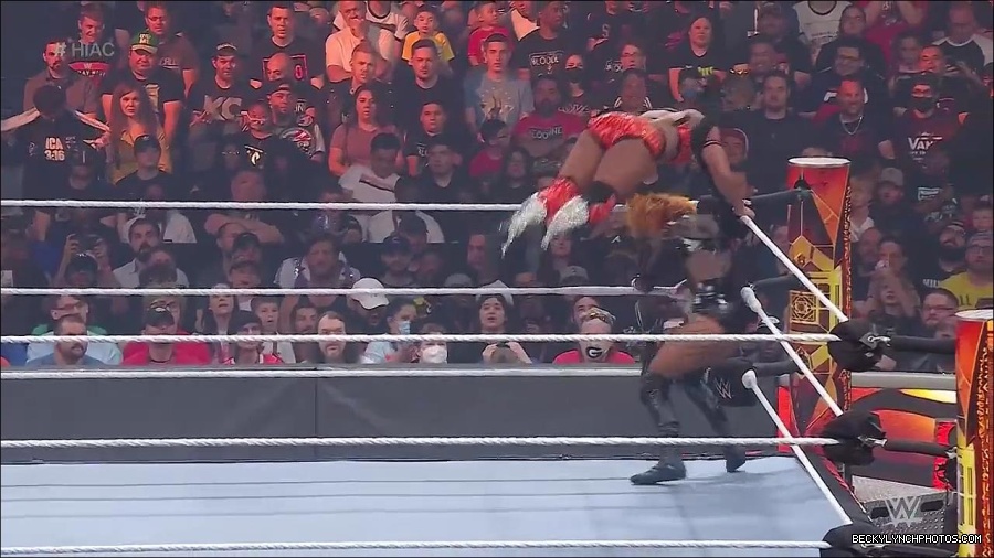 WWE_Hell_In_A_Cell_2022_720p_WEB_h264-HEEL_mp4_000953187.jpg