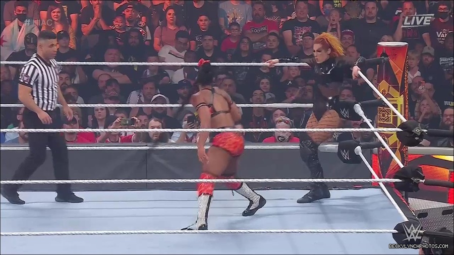 WWE_Hell_In_A_Cell_2022_720p_WEB_h264-HEEL_mp4_000964387.jpg