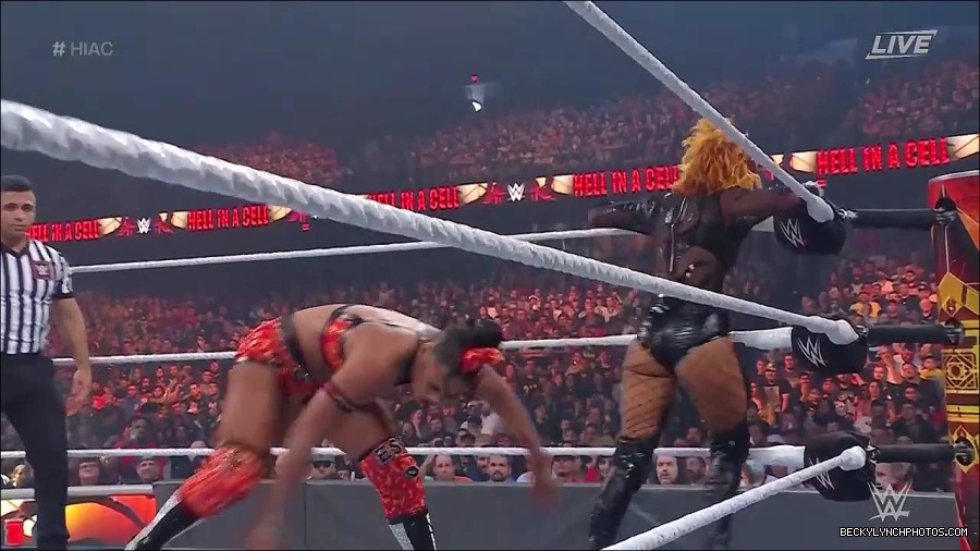 WWE_Hell_In_A_Cell_2022_720p_WEB_h264-HEEL_mp4_000965987.jpg