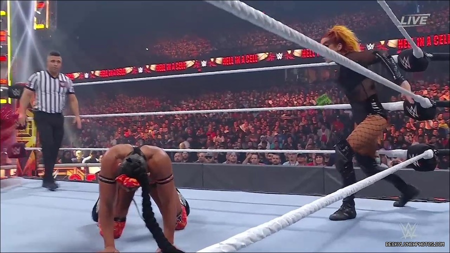 WWE_Hell_In_A_Cell_2022_720p_WEB_h264-HEEL_mp4_000968787.jpg