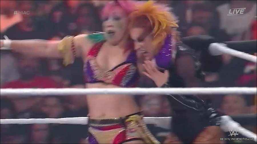 WWE_Hell_In_A_Cell_2022_720p_WEB_h264-HEEL_mp4_000973587.jpg