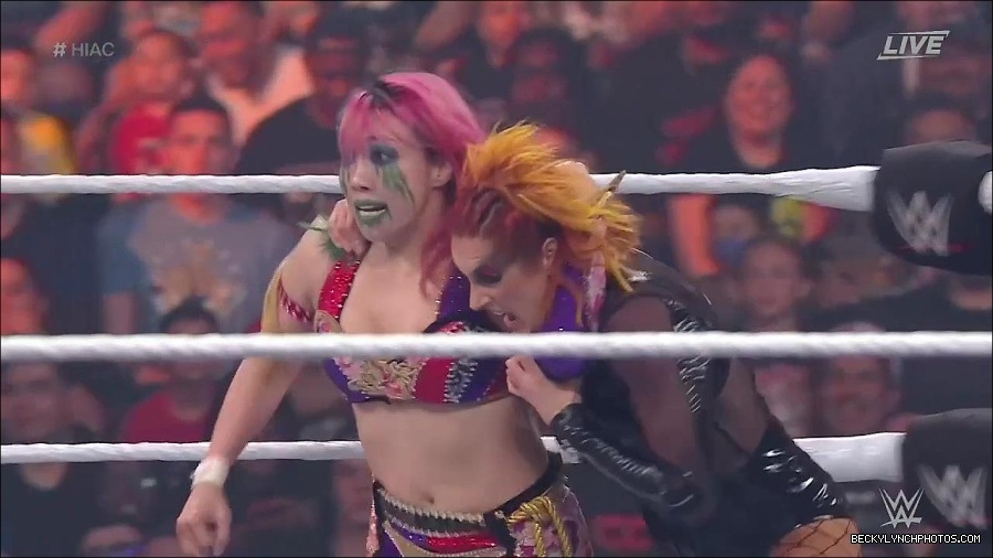 WWE_Hell_In_A_Cell_2022_720p_WEB_h264-HEEL_mp4_000974787.jpg