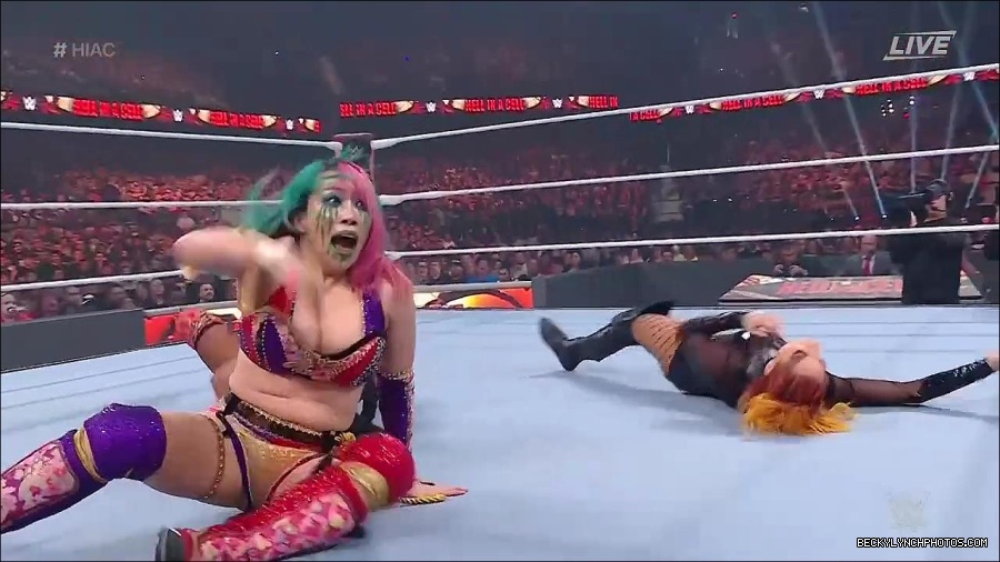 WWE_Hell_In_A_Cell_2022_720p_WEB_h264-HEEL_mp4_000977187.jpg