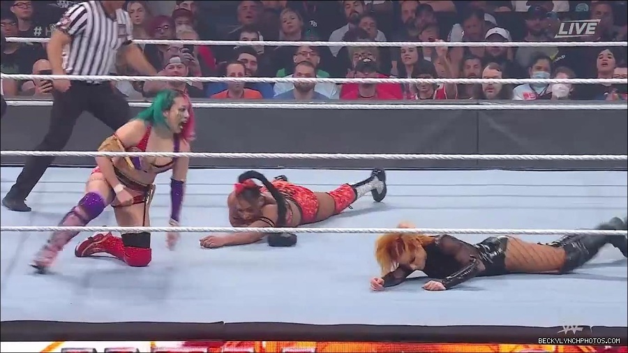 WWE_Hell_In_A_Cell_2022_720p_WEB_h264-HEEL_mp4_000977987.jpg